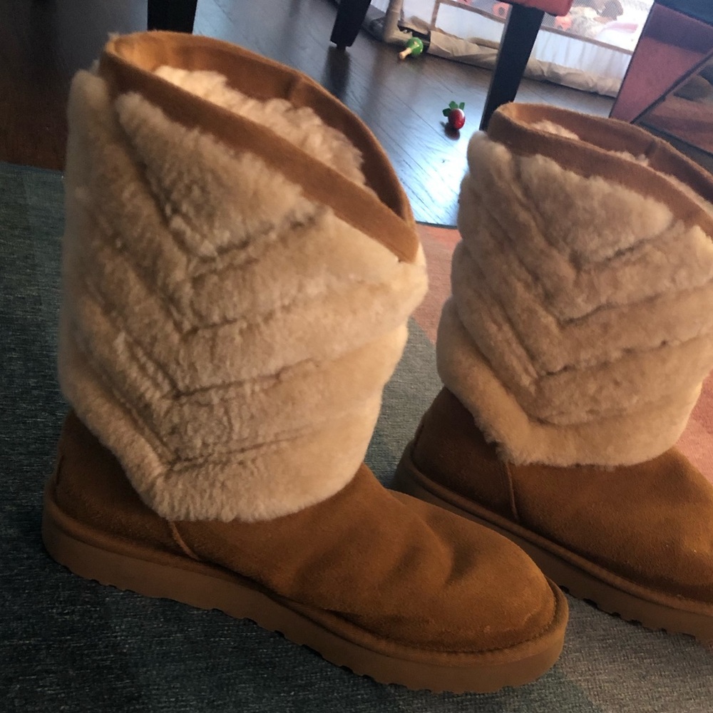 Nearly new tan with fur Uggs!!